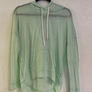 Comfortable and lightweight hooded sweater.
